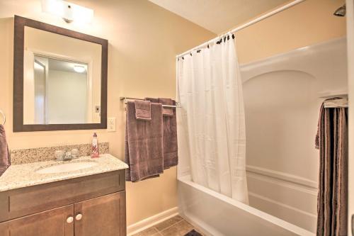 Ski-In Ski-Out Wintergreen Condo with Balcony - image 7