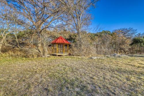 The Peach @ Mendelbaum Winery Guest Cabins - image 3