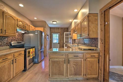 Pet-Friendly Home with Views of Lake Delavan! in Delavan (Wisconsin)