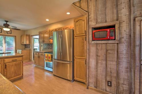 Pet-Friendly Home with Views of Lake Delavan! in Delavan (Wisconsin)