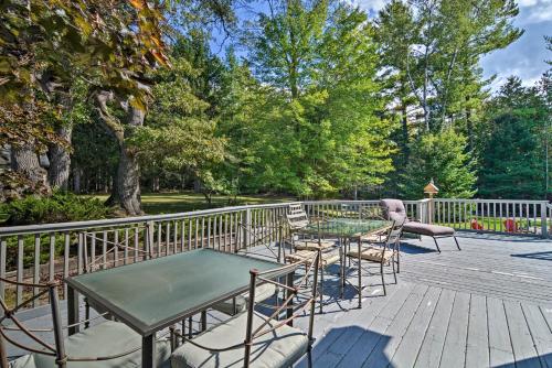 Roscommon Home with Deck 7 Mi to Higgins Lake! - image 4