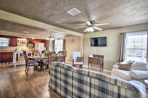 ‘Cobblestone Cottage' - 10 Mi to Pomme de Terre! in Galmey (MO)