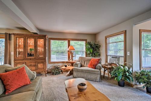 Roscommon Home with Deck 7 Mi to Higgins Lake! - image 7
