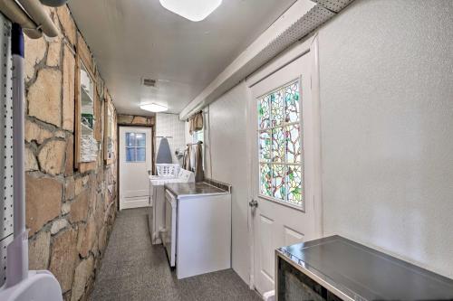 ‘Cobblestone Cottage' - 10 Mi to Pomme de Terre! in Galmey (MO)