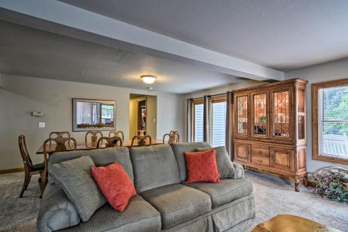Roscommon Home with Deck 7 Mi to Higgins Lake! - image 10