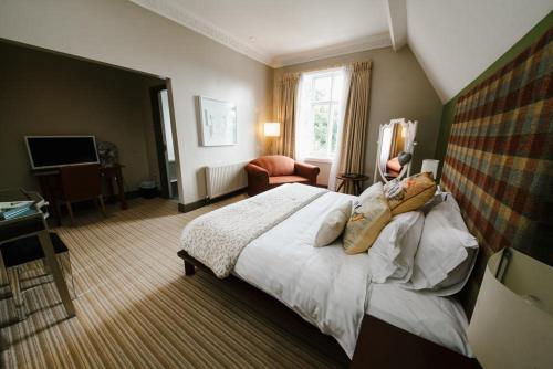 Forest Hotel - image 2
