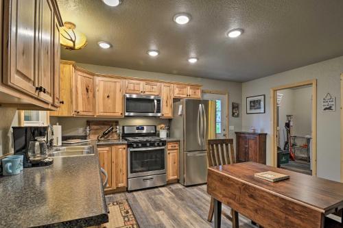 Pet-Friendly Petoskey Area Cabin, Walk to River! in Alanson, USA