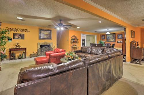 Spacious Home with Deck about 2 Mi to Lake Arlington! in Arlington, USA