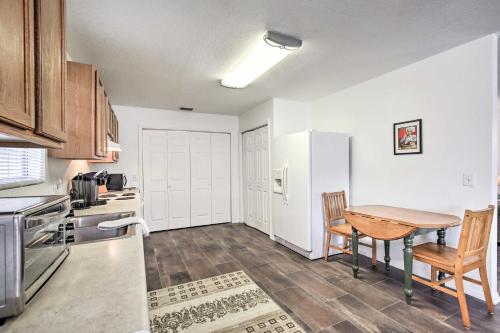 Home with Yard 1 Mi to Indian Rocks Beach and Golf, Largo (foto 7)