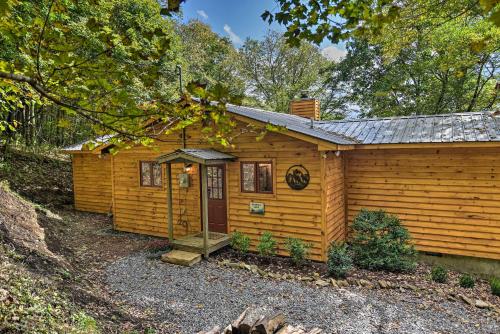 Wolf Laurel Resort Cabin with Hiking and Skiing! - image 2