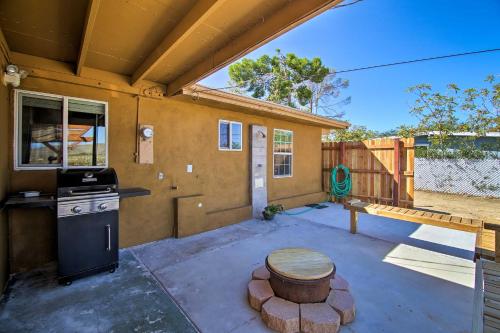 5Mi to NTL Park from Joshua Tree Home with Patio - image 7