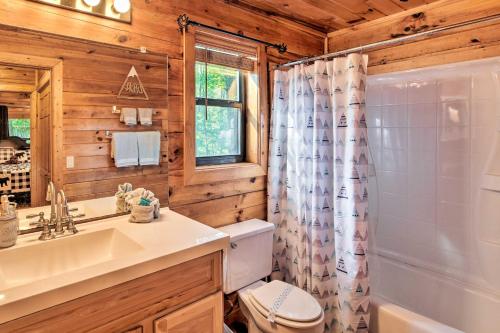 Upscale Cabin with Hot Tub - 4 Mi to Blue Ridge - image 9