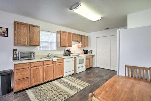 Home with Yard 1 Mi to Indian Rocks Beach and Golf, Largo (foto 6)
