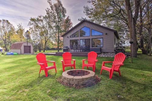B&B Detroit Lakes - Waterfront Cabin in Detroit Lakes with Deck and Yard - Bed and Breakfast Detroit Lakes