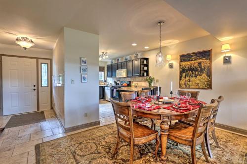 Trendy Avon Townhome - 2 Miles to Beavercreek in Avon, USA