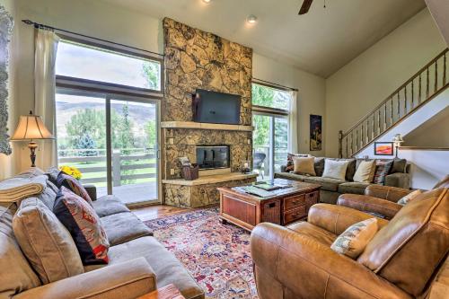Trendy Avon Townhome - 2 Miles to Beavercreek in Avon, USA