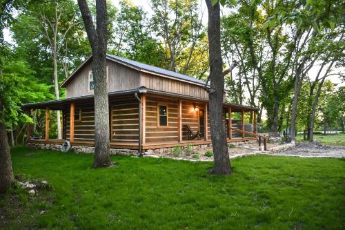 . Private Chase County Cabin on Middle Creek!