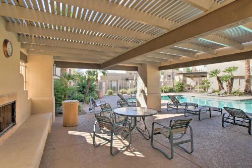 Chic Condo with Patio, Gym and Pool 9 Mi to Old Town!