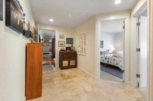 Waterfront Lakebay Home with Beach and Kayaks! - image 7