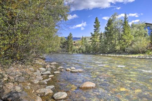 Chic Silverthorne Condo with Balcony on Blue River! - image 2