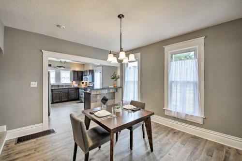 Lakeside Garden Home - 1 Mile to Main Street! in Fort Wayne, USA