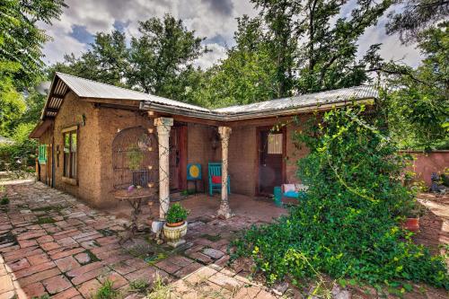 . Patagonia Cottage with Patio and Yard, Walk to Town!