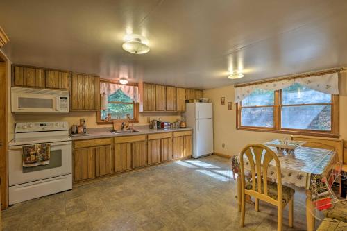 Catskill Mtn Home w/ Deck ~ 1 Miles to Zoom Flume! in East Durham (NY)