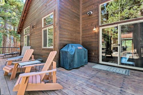 Truckee Home with Hot Tub 3 Mi to Donner Lake