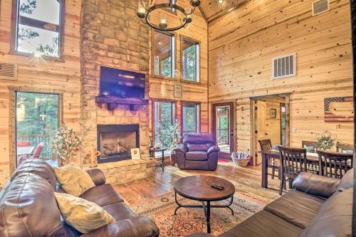 Lux Cabin with Hot Tub 13mins to Broken Bow Lake - image 4