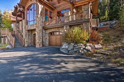 Hilltop Breck Home Hot Tub Views and Walk to Town - image 9