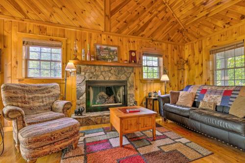 . Secluded Cabin Between Boone and Blowing Rock!