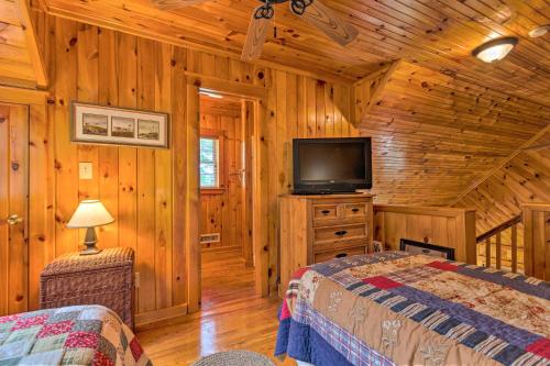 Secluded Cabin Between Boone and Blowing Rock! - image 3