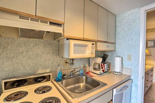 Condo with Patio and Pool Access 5 Mi to SkyWheel - image 5
