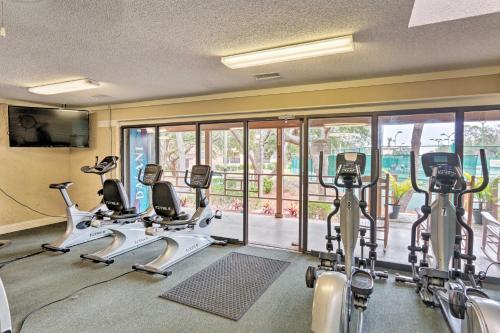 Hilton Head Island Condo with Pool and Beach Access - image 8