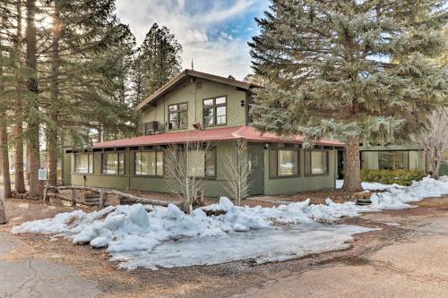 Pinetop Country Club Home with 2 Decks and Private Yard - image 2