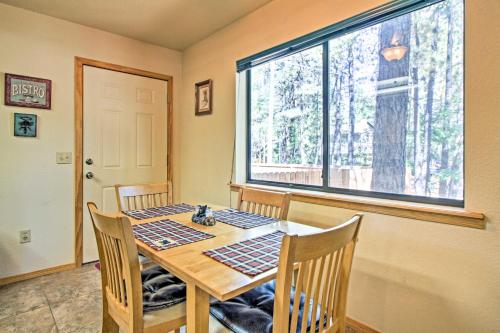 Pinetop Country Club Home with 2 Decks and Private Yard - image 8