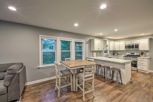 Updated Twin Lakes Cottage, Walk to Lake Mary