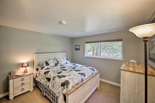 Quaint Priest Lake Cabin with Patio Less Than 1Mi to Lake - main image