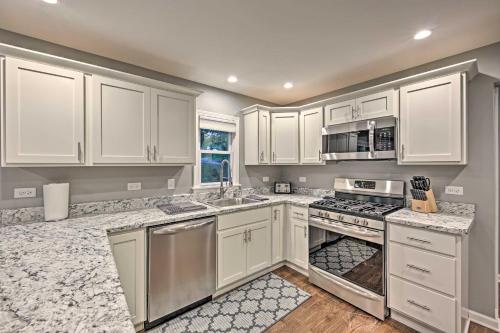 Updated Twin Lakes Cottage, Walk to Lake Mary in Twin Lakes, USA