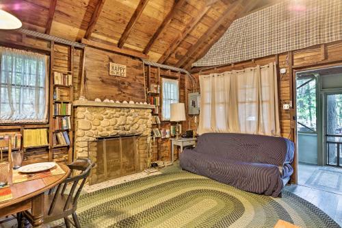 Southold Cottage with Deck and Grill - Walk to Beach in Southold, USA