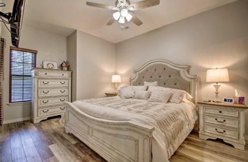 Walk-In Condo with Pool 9 Mi to Table Rock Lake! - image 3