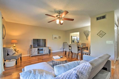 Indian Shores Townhome with Pool Access and Kayaks! in Clearwater Beach, USA