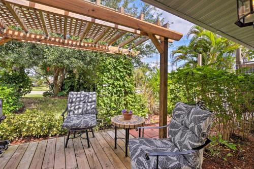 Updated Naples Cottage - Near Beaches and Golfing!