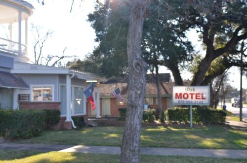 The Oak Motel