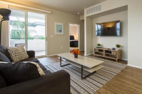 Marina Del Reys Grand 2/2 Suite Pool View in Los Angeles, USA