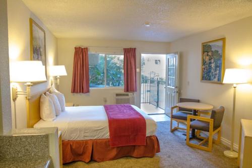 California Suites Hotel in San Diego, USA