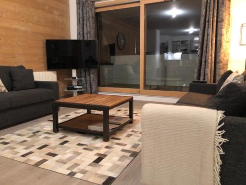 *NEW* Bellevue D’Oz Ski In Ski Out Luxury Apartment (8-10 Guests) in Oz