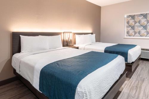 Queen Room with Two Queen Beds - Disability Access - Roll In Shower