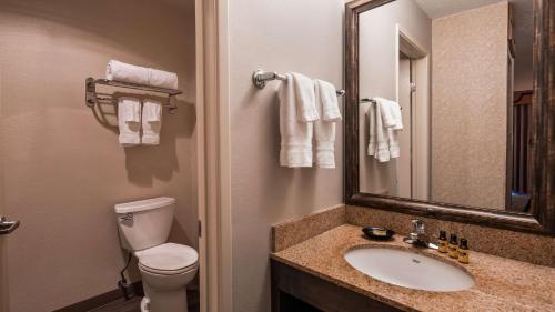 Best Western Plus Rivershore Hotel