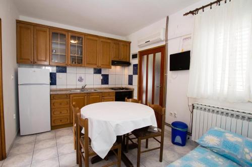 Apartments by the sea Sucuraj, Hvar - 566
